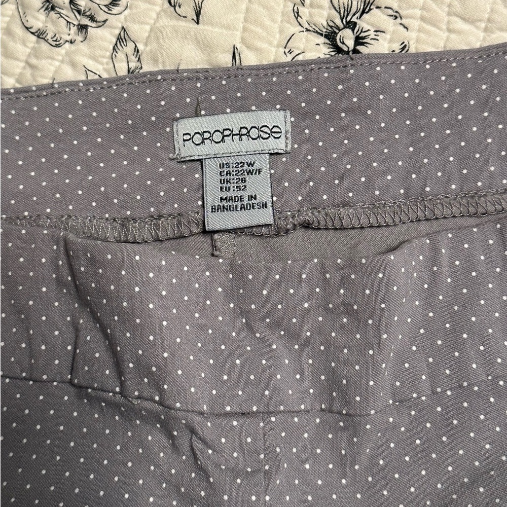 Porophrase plus size capris - Picture 3 of 7